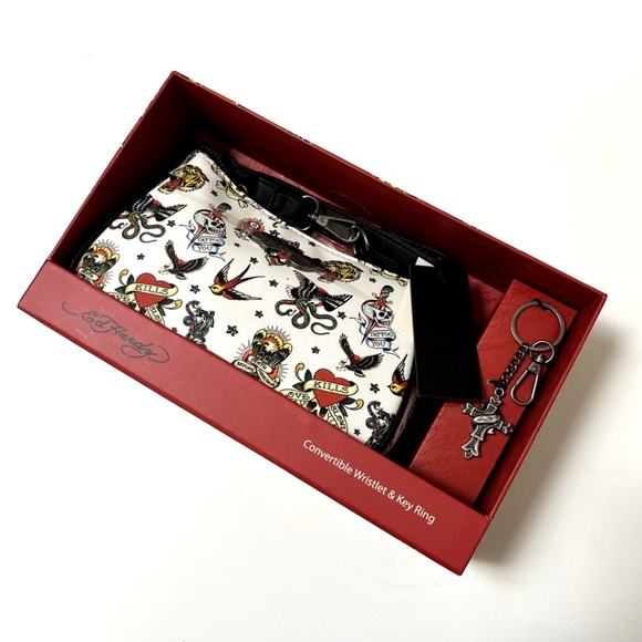 NWT Ed Hardy White Tattoo Print Shoulder Bag / Wristlet + Cross Key Ring Skull - Picture 2 of 5